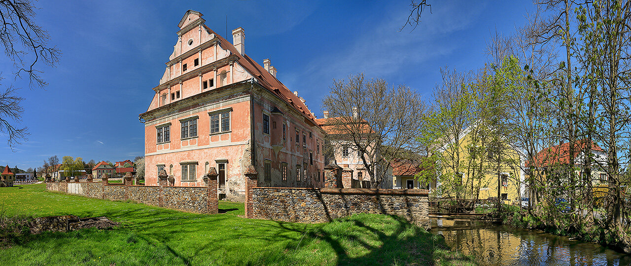 Zámek Červené Poříčí