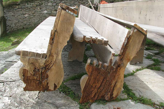 Hřbitovní kostel v Horním Maršově, lavice před obnovou