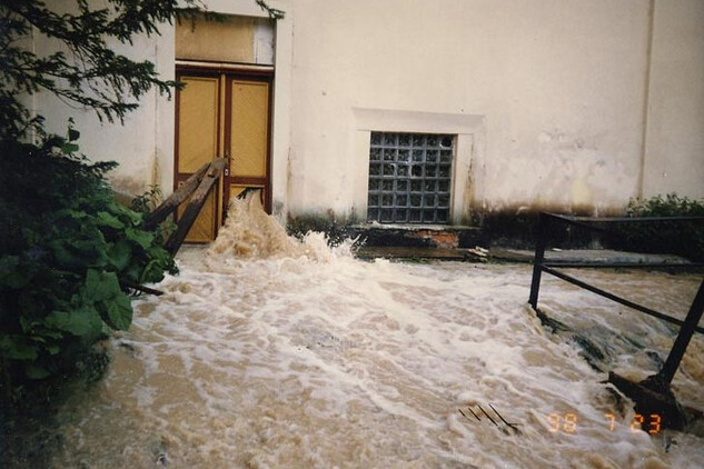 Povodeň v opočenském zámecké parku 23. 7. 1998