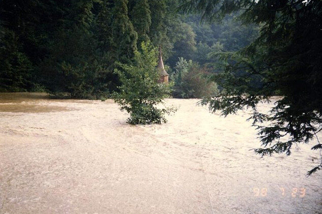 Povodeň v opočenském zámecké parku 23. 7. 1998
