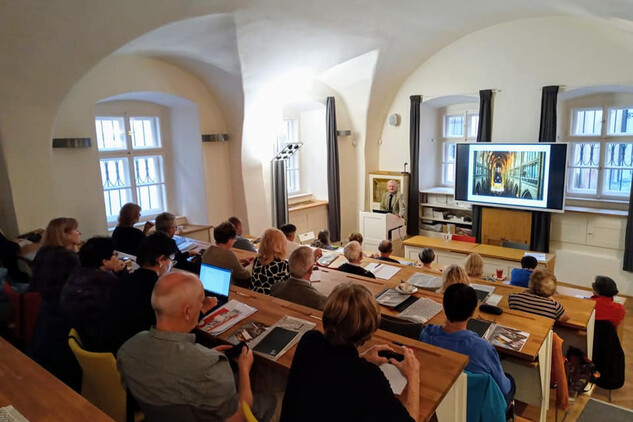 Památková akademie třetího věku. Úvodní hodina s Doc. PhDr. Josefem Štulcem, emeritním profesorem památkové péče  na téma  - Historický vývoj vztahu člověka k památkám, zrod památkové péče